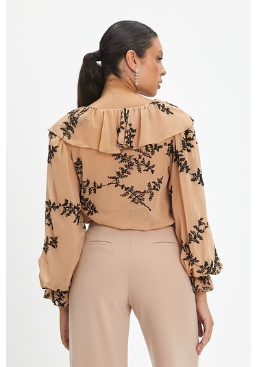 Kadın Fırfırlı Çiçek Desenli Gömlek - Volanlı Kol Ve V Yaka Detaylı Siyah-bej