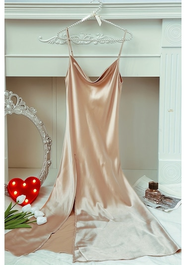 Merry See Degaje Yaka Yırtmaçlı Saten Gecelik Bej