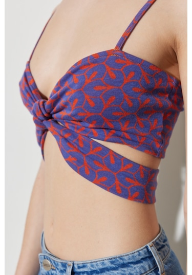Regular Fit Normal Kesim Askılı Desenli Crop Bluz Renkli Regular Fit Normal Kesim Askılı Desenli Crop Bluz Renkli