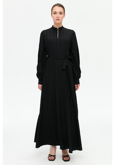 Kolye Detaylı Kloş Elbise Siyah Siyah