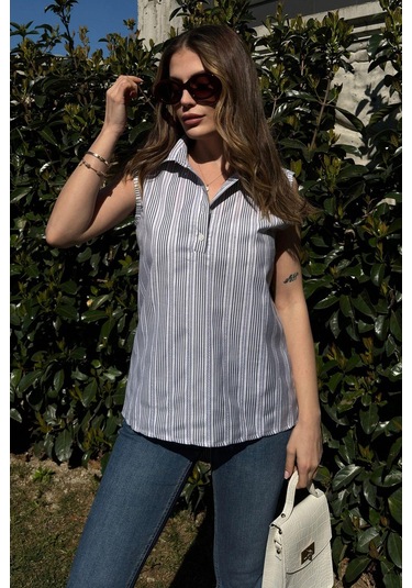 Kadın Laci Çizgili, Dokulu Yazlık Kumaş, Yarım Patlı, Sıfır Kollu Bluz Lacivert