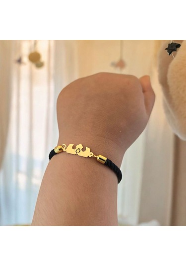 Ö Harfine Özel Siyah İpek Örgülü Taç Figürlü 14 Ayar Altın Plakalı Hediye Bileklik-507harf Ö