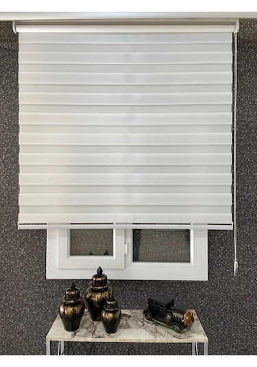 Beyaz Geniş Pliseli Zebra Stor Perde Eteği Dilimli Alüminyum Kasa+metal Ayak Beyaz