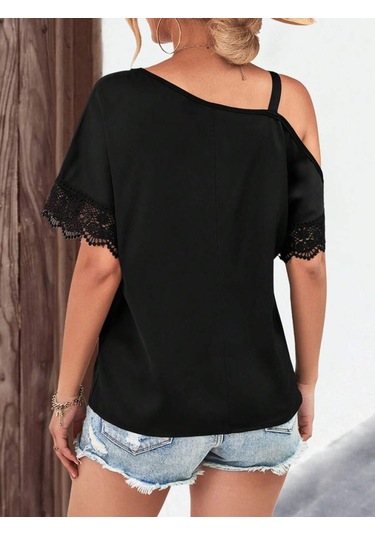 Kadın Tek Omuzu Askılı Kısa Kollu Toka Detaylı Dantelli Viskon Bluz Siyah