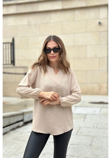 Kadın Bej Uzun Truvakar Kol, Öpücük Yaka, Ponponlu Kumaş Basic Kesim Bluz - Tesettüre Uygun Bej