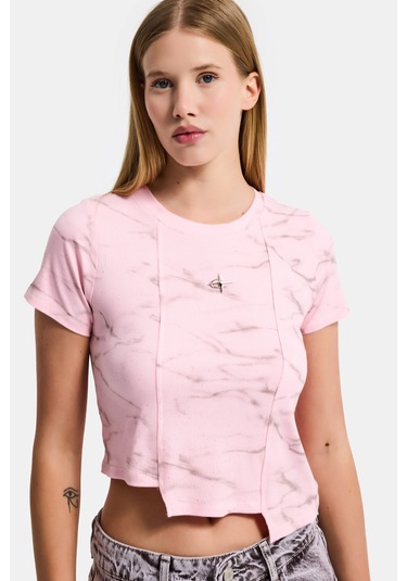Itsbasic Kadın Pembe W5 Aksesuar Detaylı Asimetrik Kesim Crop Top