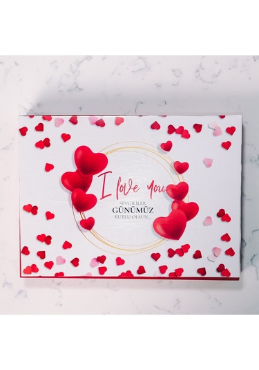 Kelebek Kalpler Temalı Beyaz Kutu 42 Adet Yaldızlı Kalp Çikolata