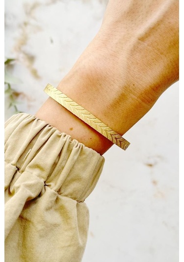 Yaprak Desenli Gold Çelik Kelepçe Bileklik Altın