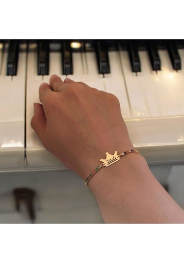 Nazlı İsmine Özel 14 Ayar Altın Plakalı Renkli Taş Desenli Taç Motifli Hediye Bileklik-489isim Nazlı