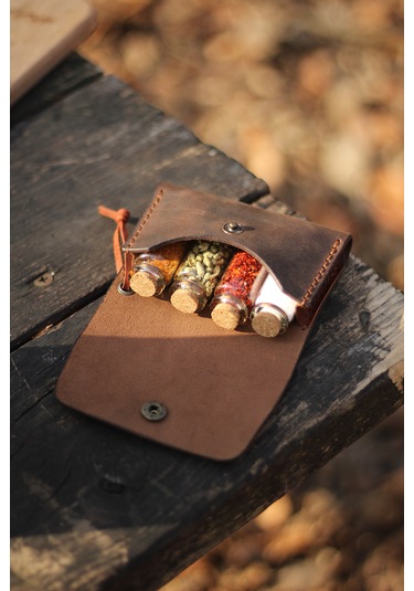 Kişiye İsme Özel Maia Kamp Outdoor Deri Baharatlık Kestane Kahverengi