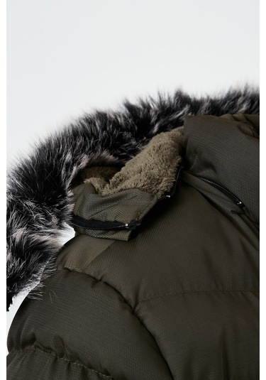 Buratti Slim Fit Suni Kürklü Peluş Astarlı Çıkarılabilir Kapüşonlu Şişme Erkek Mont 5761080 B Haki Buratti Slim Fit Suni Kürklü Peluş Astarlı Çıkarılabilir Kapüşonlu Şişme Erkek Mont 5761080 B Haki