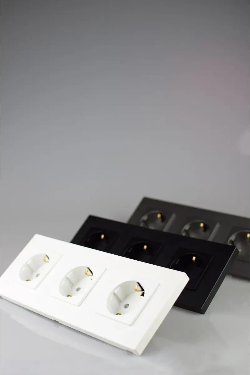 Vo'stabl Topraklamalı Üçlü Beyaz Priz. 145898790 103