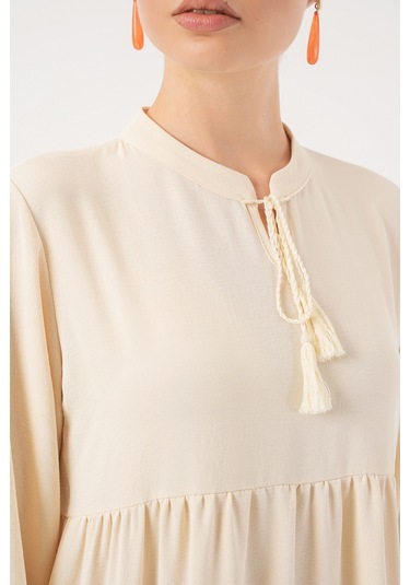 1627 Yaka Bağcıklı Tesettür Elbise - Krem