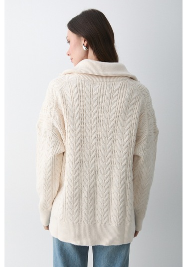 Krem Saç Örgülü Fermuarlı Kazak - 251066 Krem