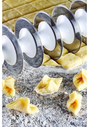 Rotanev 9 Çelik Bıçaklı Mantımatik Mantı Kesici Merdane Pratik Mantı Kesme Aparatı Beyaz - Siyah