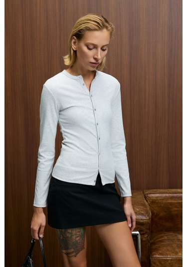 TALUVIA Kadın Esnek Kumaşlı Vücuda Oturan Slim Fit Düğmeli Grimelanj Bluz