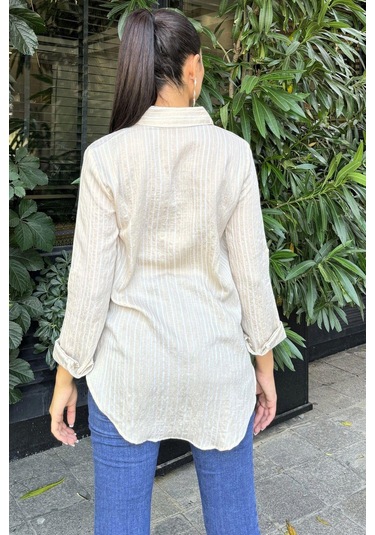 Kadın Bej Uzun Kol Özel Kumaş Tek Cep Gömlek Dik Çizgili Arkası Uzun Basic Kesim Gömlek Taş