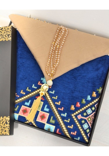 Çeyizlik Hediyelik Seccade Eşarp Tesbih Set Kilim Desenli Kadife Astarlı Seccade, Eşarp, Kristal Tesbih Özel Kutulu Lüks Hediye Seti Lacivert