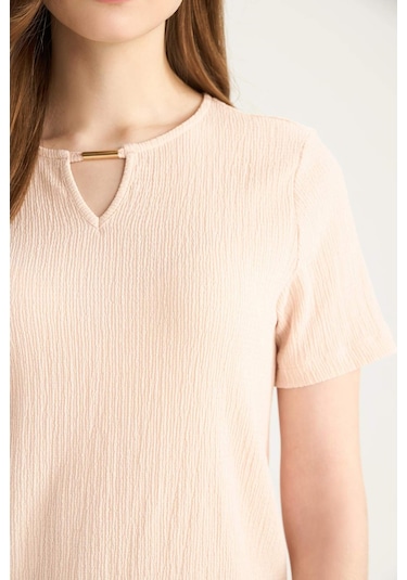 DeFacto Regular Fit Apaş Yaka Basic Düz Bürümcük Kısa Kollu Tişört E0325AX25SPPN70 DeFacto Regular Fit Apaş Yaka Basic Düz Bürümcük Kısa Kollu Tişört E0325AX25SPPN70