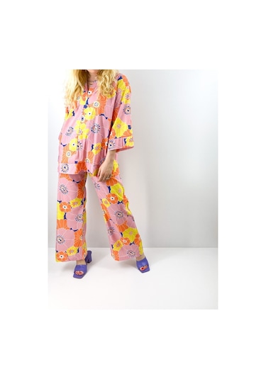 Modaonna Kadın Pembe Renk Vintage Desen Gömlek Pantolon Takım Pembe