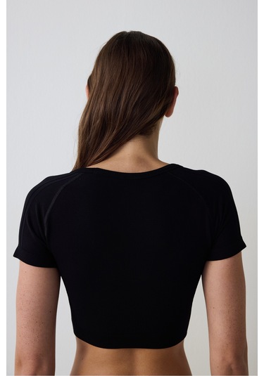 Penti Siyah Dikişsiz Slim Fit Kısa Kollu Crop Spor Üst