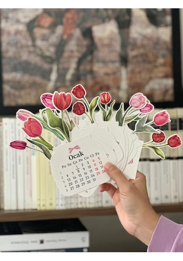 2026 Ahşap Ayaklı Çiçekli Mini Özel Tasarım, Masaüstü Takvim, Lale Çiçek Buketi - Yeni Yıl 2026