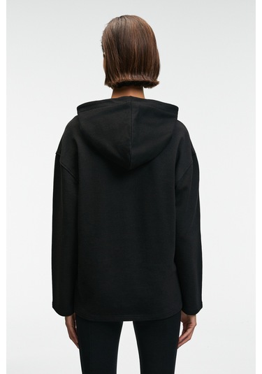 Grımelange Camellıa Kadın Önü Nakışlı Etek Ucu Yırtmaçlı Kapüşonlu Comfort Fit Siyah Sweatshirt Siyah