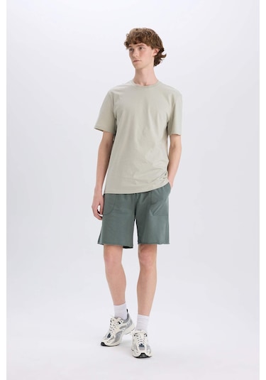 DeFacto %100 Pamuk New Regular Fit Bisiklet Yaka Basic Düz Kısa Kollu Tişört V7699AZ25SPKH478 DeFacto %100 Pamuk New Regular Fit Bisiklet Yaka Basic Düz Kısa Kollu Tişört V7699AZ25SPKH478