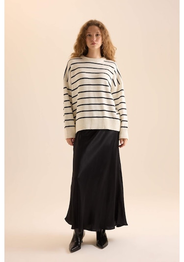 DeFacto A Kesim Normal Bel Saten Maxi Etek D6930AXNSBK81 Siyah