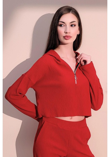 Kadın Kırmızı Uzun Kol Fermuarlı Kapüşonlu Kendinden Desenli Crop Sweatshirt Bluz Kırmızı