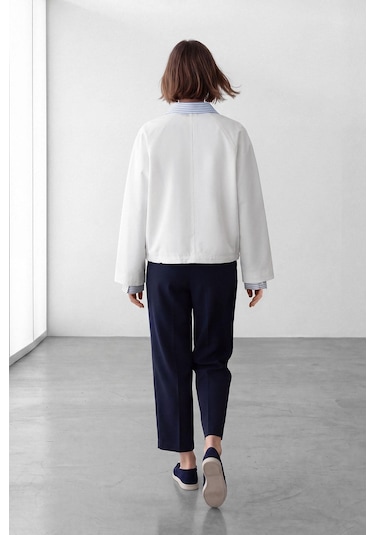Nauvè Kısa Düğmeli Oversize Trençkot Beyaz