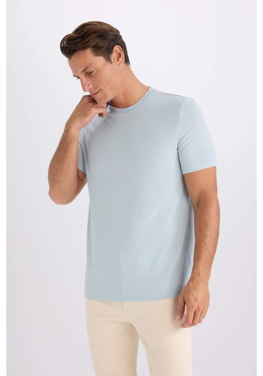 DeFacto Slim Fit Dar Kesim Bisiklet Yaka Kısa Kollu Krinkıl Kısa Kollu Tişört D7225AX25SPBE771 DeFacto Slim Fit Dar Kesim Bisiklet Yaka Kısa Kollu Krinkıl Kısa Kollu Tişört D7225AX25SPBE771