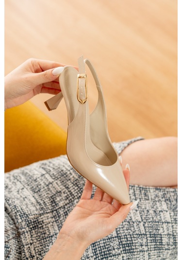 Elanor Bej Rugan Yanı Tokalı 8 Cm Sivri Burun Topuklu Ayakkabı Bej