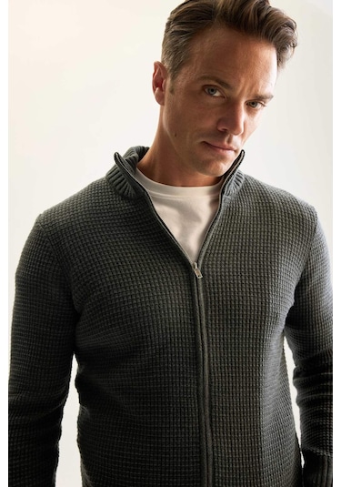 DeFacto Standart Fit Normal Kesim Yarım Balıkçı Yaka Fermuarlı Waffle Hırka R1195AZNSAR4 DeFacto Standart Fit Normal Kesim Yarım Balıkçı Yaka Fermuarlı Waffle Hırka R1195AZNSAR4