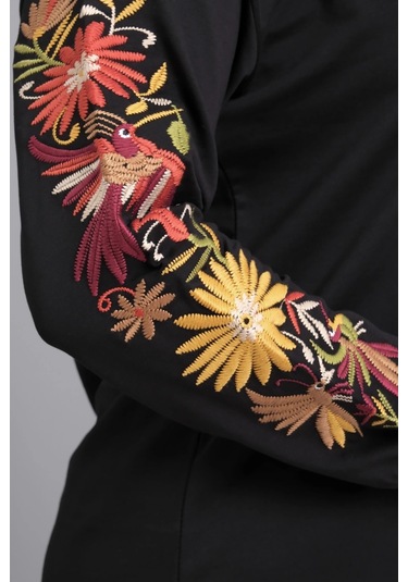 Kolları Nakışlı Yırtmaçlı Sweatshirt Siyah