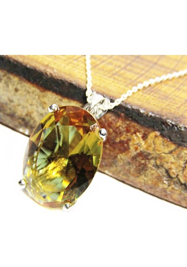 Gümüş Oval Büyük Taşlı Zultanit Kolye