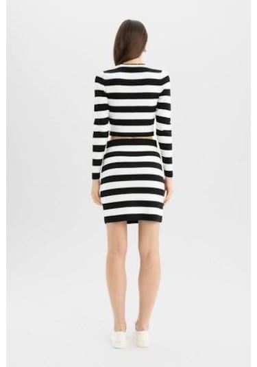 Defacto Coool Slim Fit Dar Kesim Esnek Belli Çizgili Mini Triko Etek C7128AX24WNBK27 Siyah