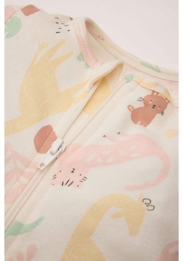 DeFacto Kız Bebek Yenidoğan Safari Baskılı Uzun Kollu Fermuarlı Tulum D8309A5NSER233 Ekru