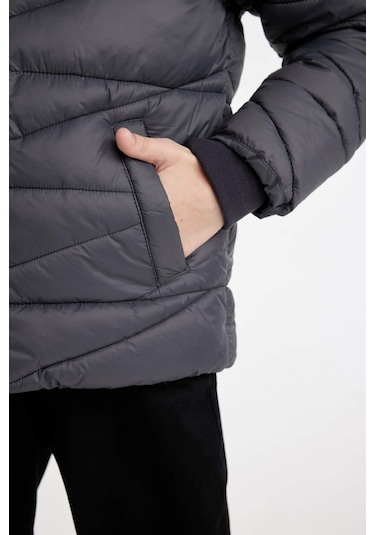 DeFacto Erkek Çocuk Su İtici Kapüşonlu Fermuarlı Cepli Polar Astarlı Mont C5519A824WNAR58 DeFacto Erkek Çocuk Su İtici Kapüşonlu Fermuarlı Cepli Polar Astarlı Mont C5519A824WNAR58