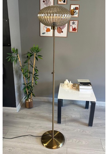 Elegant Bal Cam Lambader Düz İnce Gövde Modern Dekoratif Metal Oturma Odası Zemin Lambası Natural