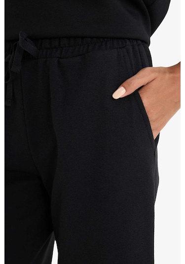 Defacto Regular Fit Normal Bel Düz Paça İnce Bermuda Şort W9369az25aubk81 Siyah Defacto Regular Fit Normal Bel Düz Paça İnce Bermuda Şort W9369az25aubk81 Siyah