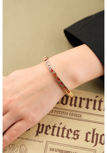 Çildan Womens Gold Özel Tasarım Kırmızı Taşlı Kelepçe Bileklik