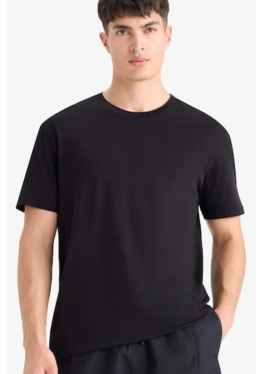 DeFacto Pamuk New Regular Fit Bisiklet Yaka Basic Düz Kısa Kollu Siyah Tişört V7699AZ25SPBK81 DeFacto Pamuk New Regular Fit Bisiklet Yaka Basic Düz Kısa Kollu Siyah Tişört V7699AZ25SPBK81
