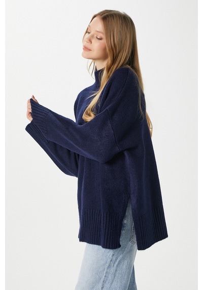 Ritnice Kadın Wonder Yumuşacık Dik Yaka Lacivert Yırtmaçlı Oversize Triko Kazak Lacivert Ritnice Kadın Wonder Yumuşacık Dik Yaka Lacivert Yırtmaçlı Oversize Triko Kazak Lacivert