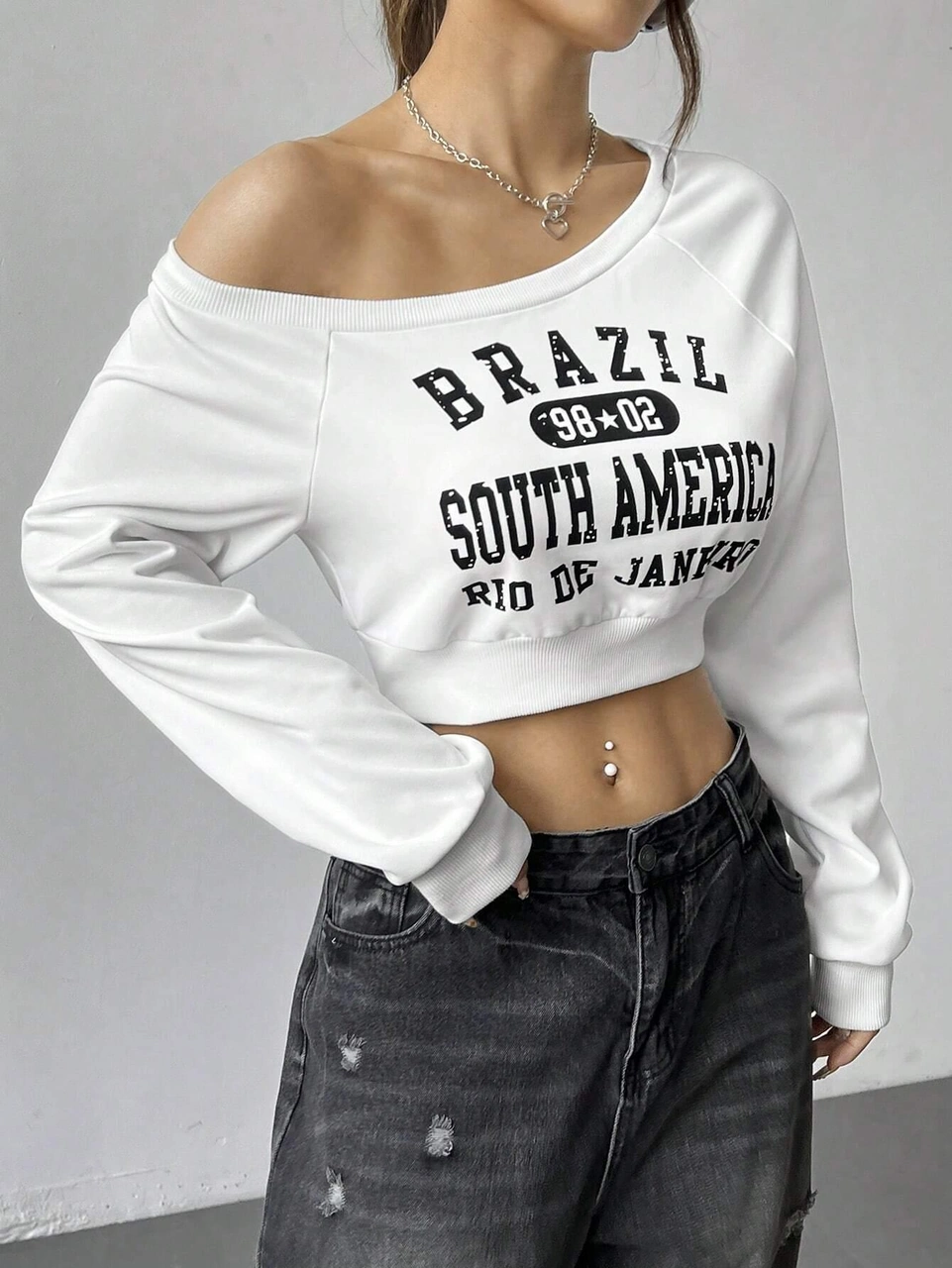 Afri Kadın Beyaz Brazil South America Baskılı Omzu Açık Crop Sweatshirt Beyaz
