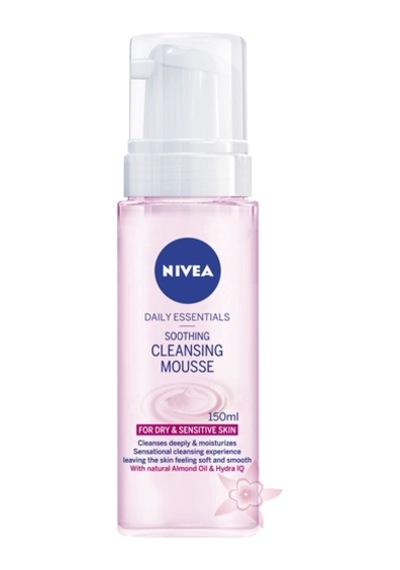 Nivea Yatıştırıcı Yüz Yıkama Köpüğü Kuru/Hassas Cilt 150Ml