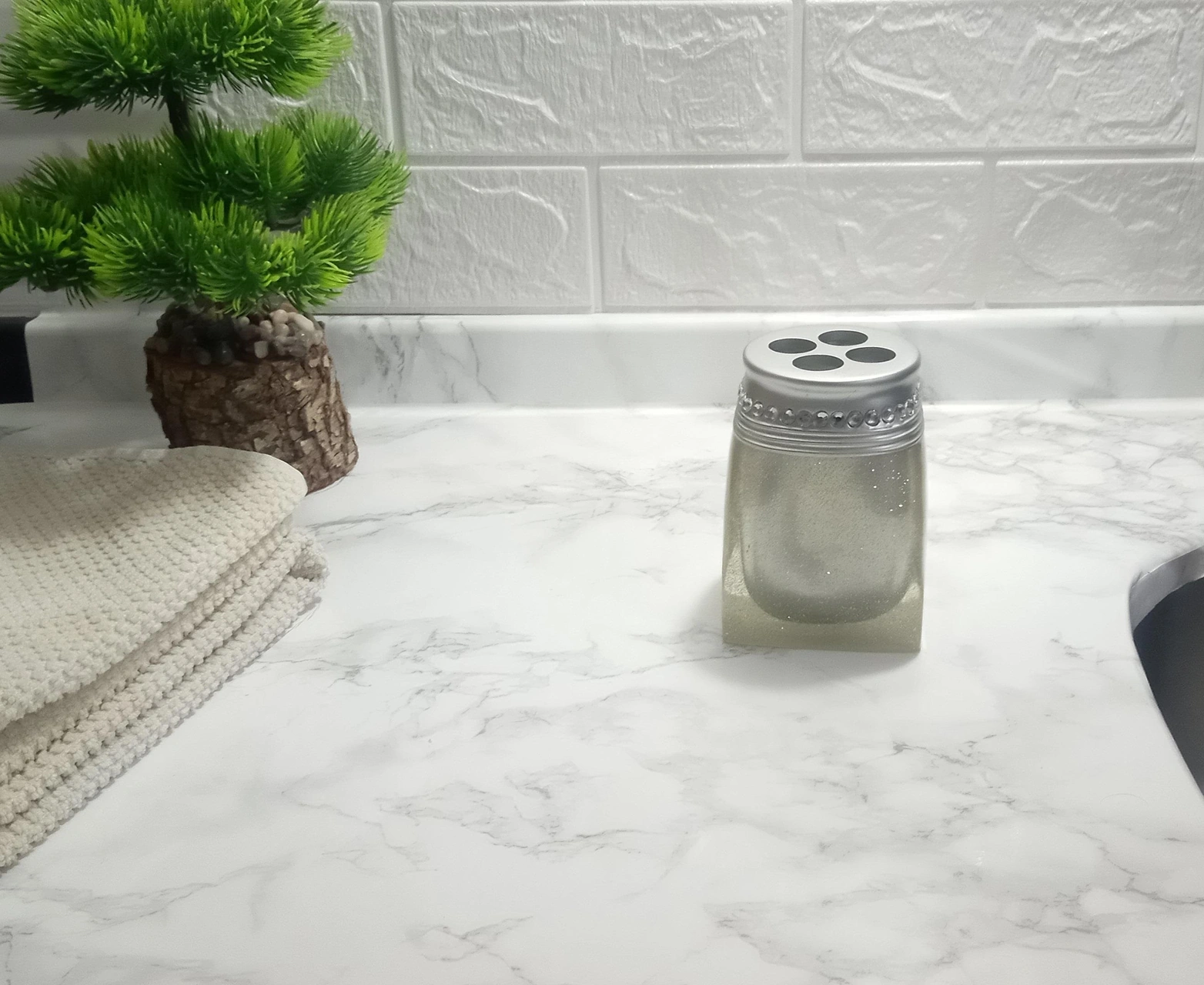 2 Adet Diş Fırçalık Kristal Taşlı Gümüş Poliresin 7x7x10cm Banyo Seti Çok Renkli