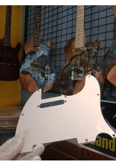 Telecaster Pickguard Beyaz Renk 3 Katlı 8 Delik