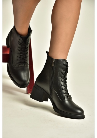 Fox Shoes Z555559203 Siyah Hakiki Deri Kalın Topuklu Postal Bot