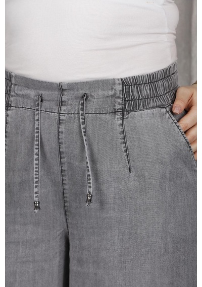 Zanessi Fashıon Büyük Beden Beli Lastikli Bağcıklı Bol Kesim Tensel Kumaş Denim Kadın Şort Siyah Zanessi Fashıon Büyük Beden Beli Lastikli Bağcıklı Bol Kesim Tensel Kumaş Denim Kadın Şort Siyah